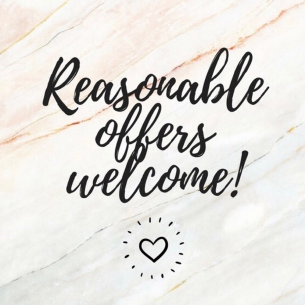 Reasonable offers welcome! 💗
